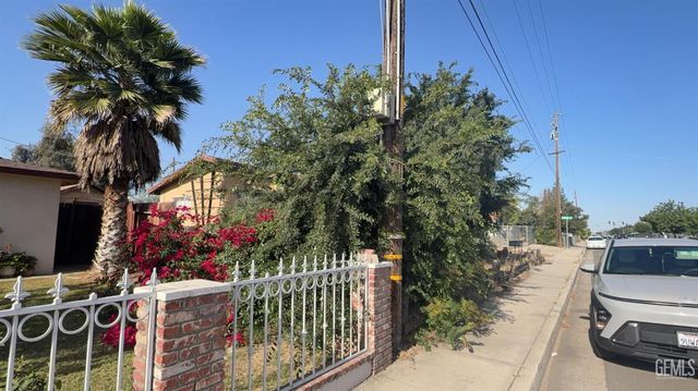 625 White Lane, Bakersfield, CA 93307