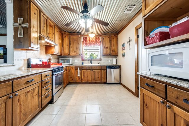 5855 Western Star Drive, Justin, TX 76247