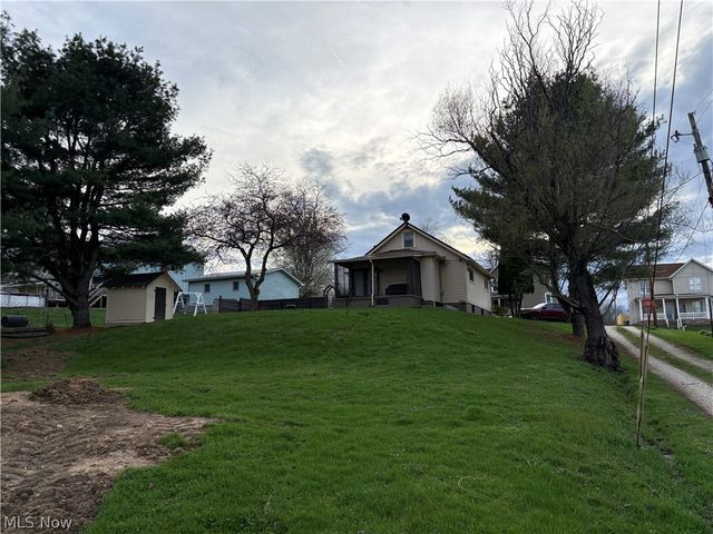 222 High Street, Senecaville, OH 43780