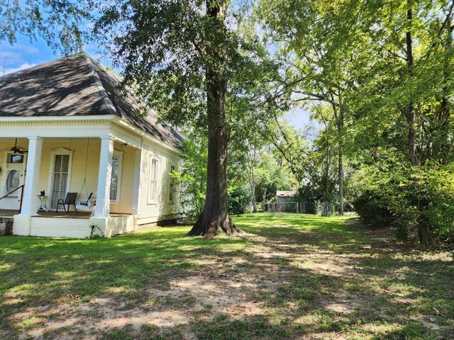 205 S 2nd Street, Logansport, LA 71049