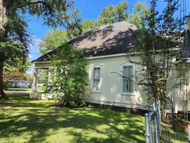 205 S 2nd Street, Logansport, LA 71049