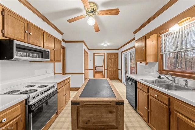 1746 Taylors Creek Drive, Asheboro, NC 27205