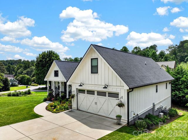 35 Meadow Haven Court, Mills River, NC 28759