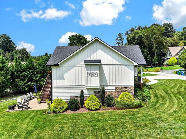 35 Meadow Haven Court, Mills River, NC 28759