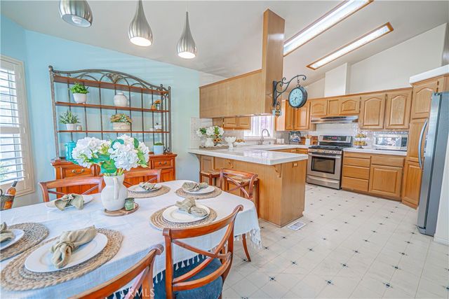 20164 Crestview Dr., Canyon Country, CA 91351