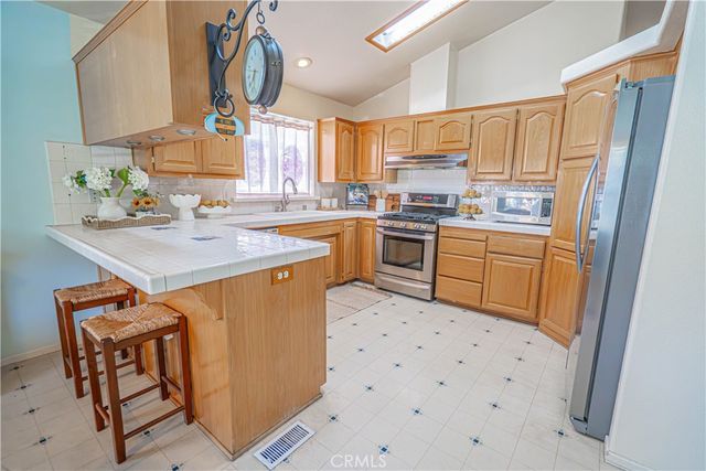 20164 Crestview Dr., Canyon Country, CA 91351