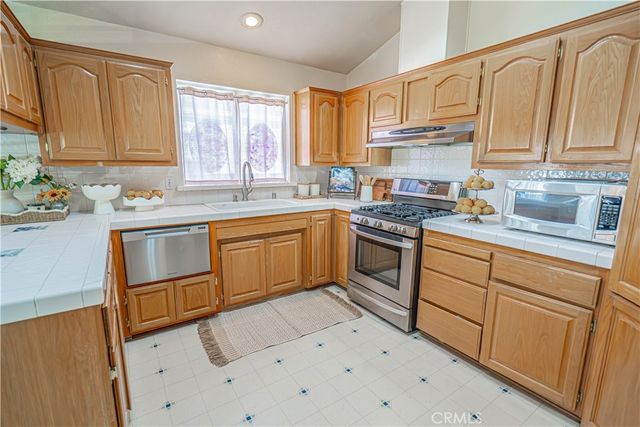 20164 Crestview Dr., Canyon Country, CA 91351