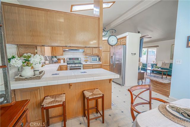 20164 Crestview Dr., Canyon Country, CA 91351
