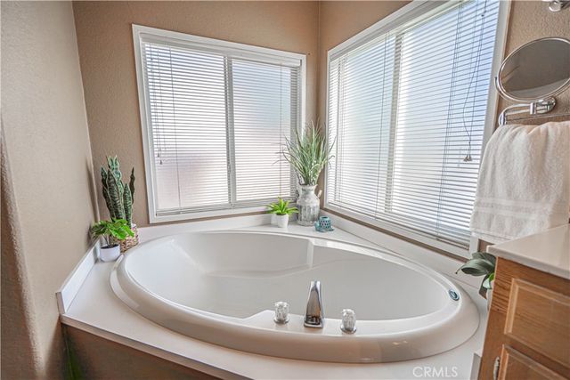 20164 Crestview Dr., Canyon Country, CA 91351