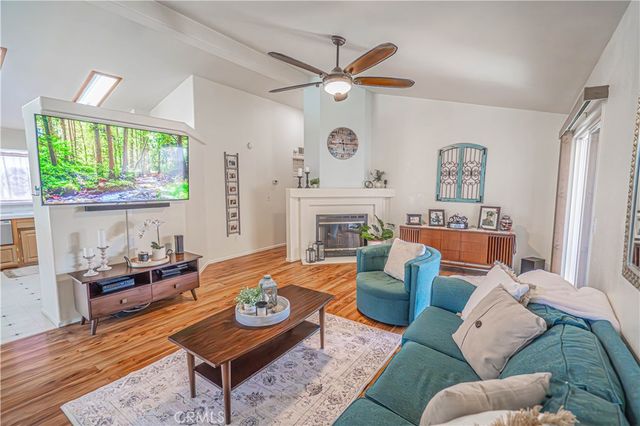 20164 Crestview Dr., Canyon Country, CA 91351