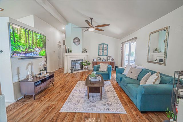 20164 Crestview Dr., Canyon Country, CA 91351