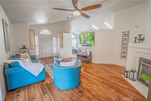 20164 Crestview Dr., Canyon Country, CA 91351