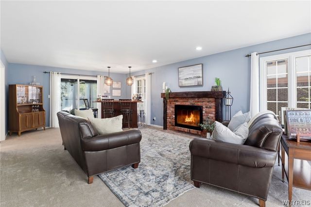 37 Crown Point Lane, Amherst, NY 14221