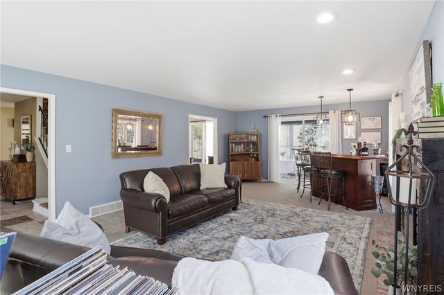 37 Crown Point Lane, Amherst, NY 14221
