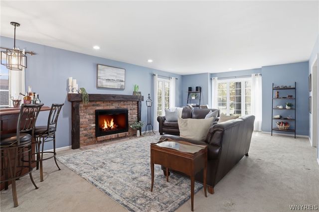37 Crown Point Lane, Amherst, NY 14221