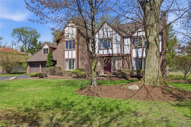 37 Crown Point Lane, Amherst, NY 14221