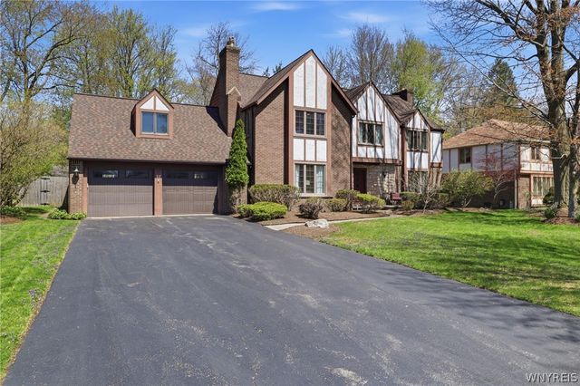 37 Crown Point Lane, Amherst, NY 14221