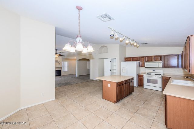 13197 E Mesquite Flat Spring Drive, Vail, AZ 85641