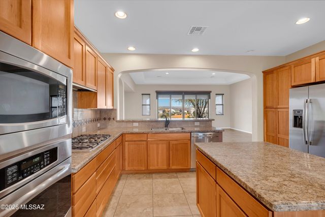 1877 N Bayshore Drive, Green Valley, AZ 85614