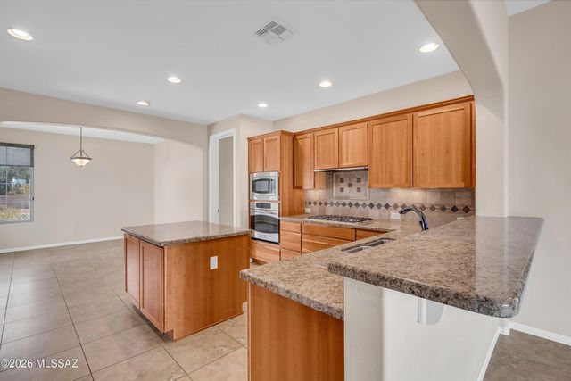 1877 N Bayshore Drive, Green Valley, AZ 85614