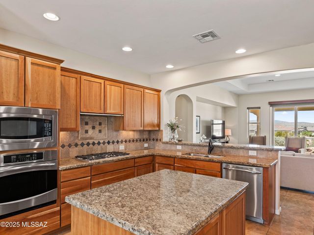 1877 N Bayshore Drive, Green Valley, AZ 85614