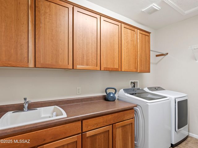 1877 N Bayshore Drive, Green Valley, AZ 85614