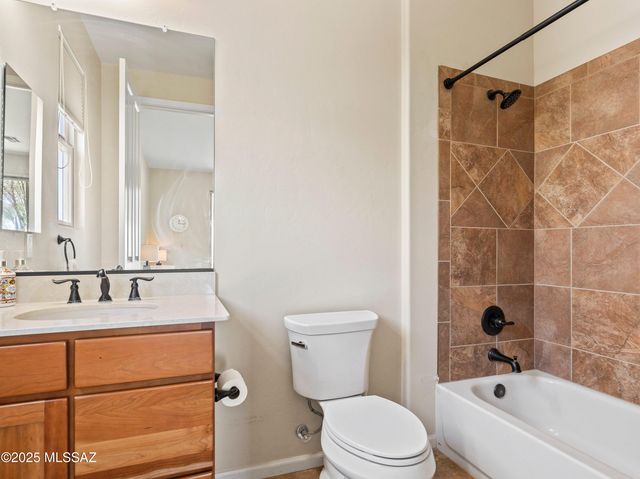 1877 N Bayshore Drive, Green Valley, AZ 85614