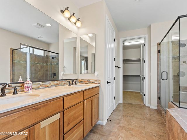 1877 N Bayshore Drive, Green Valley, AZ 85614