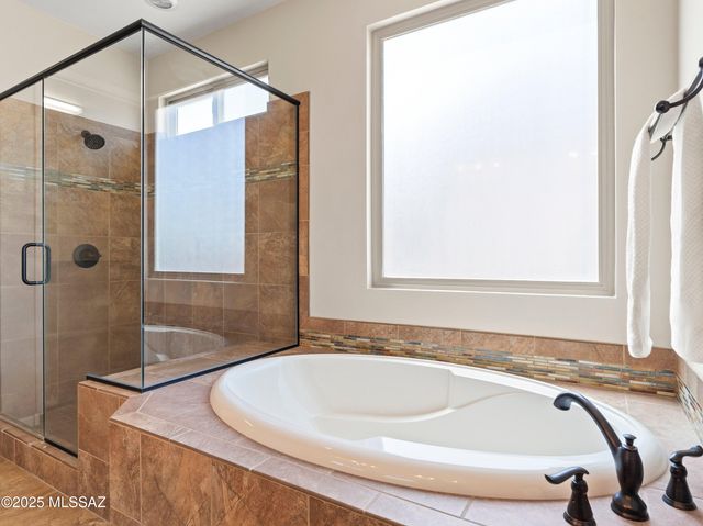 1877 N Bayshore Drive, Green Valley, AZ 85614