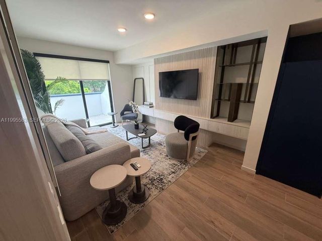 4220 Laguna St 308, Coral Gables, FL 33146