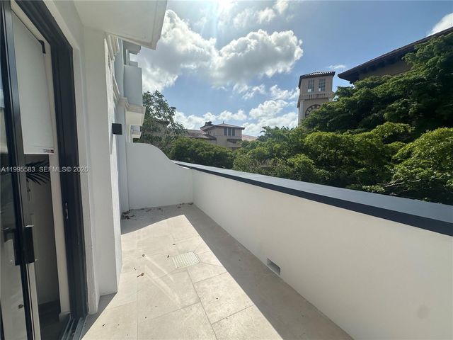 4220 Laguna St 308, Coral Gables, FL 33146