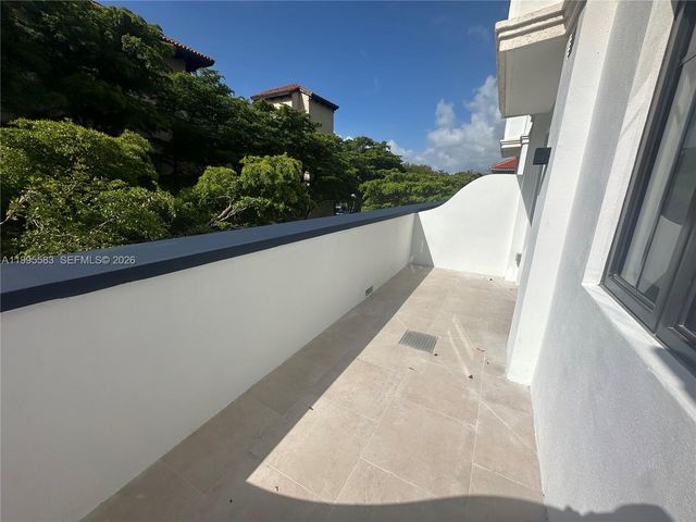 4220 Laguna St 308, Coral Gables, FL 33146