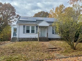 29 Isleboro St, Worcester, MA 01606