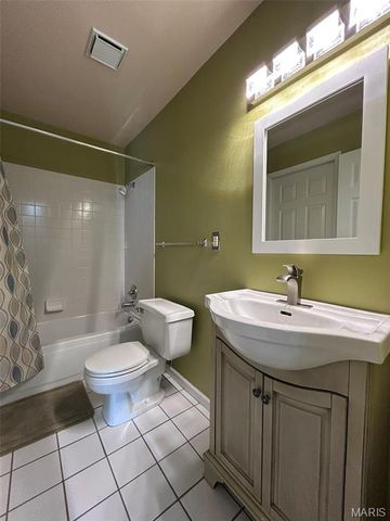 4501 Eli Drive I, St Louis, MO 63128