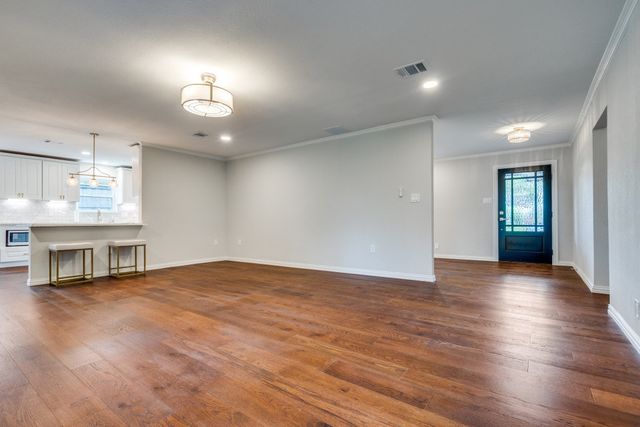 3232 Timberview Road, Dallas, TX 75229