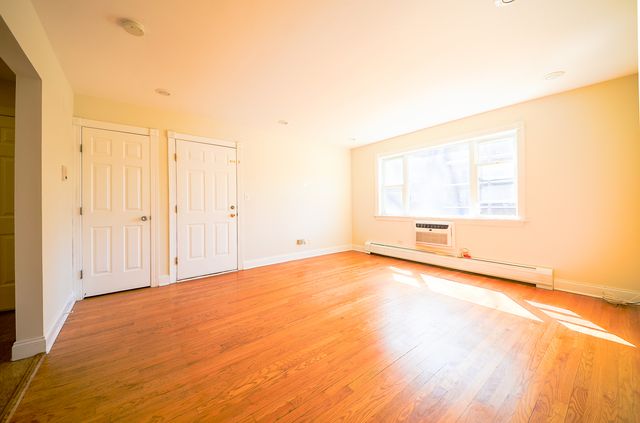 1308 Perry Street B, Des Plaines, IL 60016