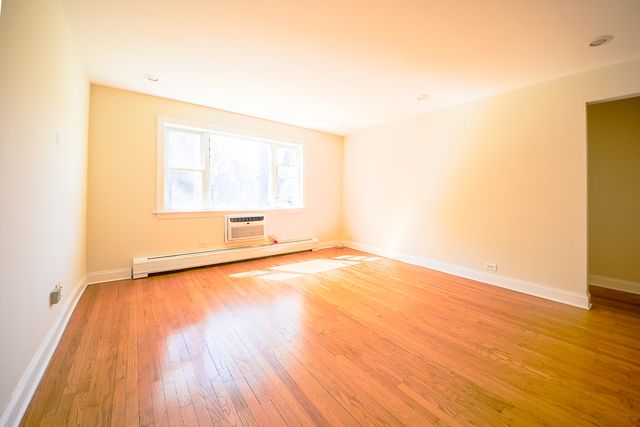 1308 Perry Street B, Des Plaines, IL 60016