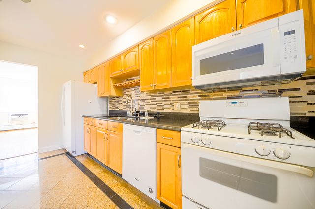 1308 Perry Street B, Des Plaines, IL 60016