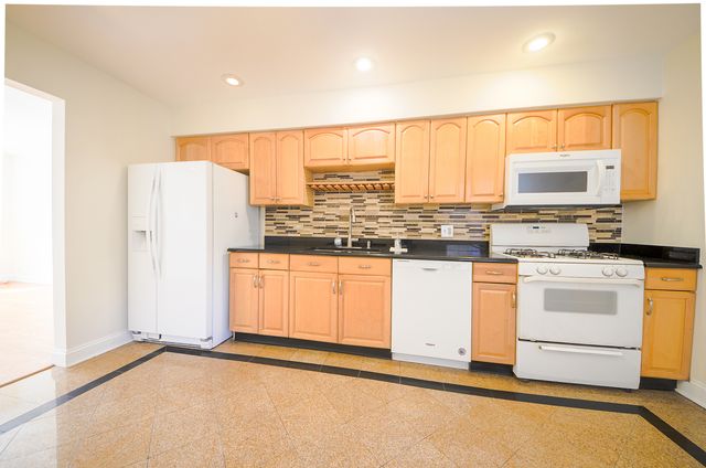 1308 Perry Street B, Des Plaines, IL 60016