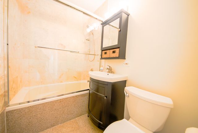 1308 Perry Street B, Des Plaines, IL 60016