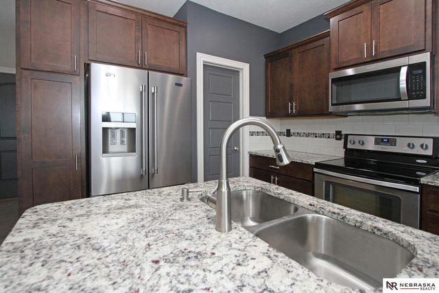 9465 Southern Sky Circle, Lincoln, NE 68505