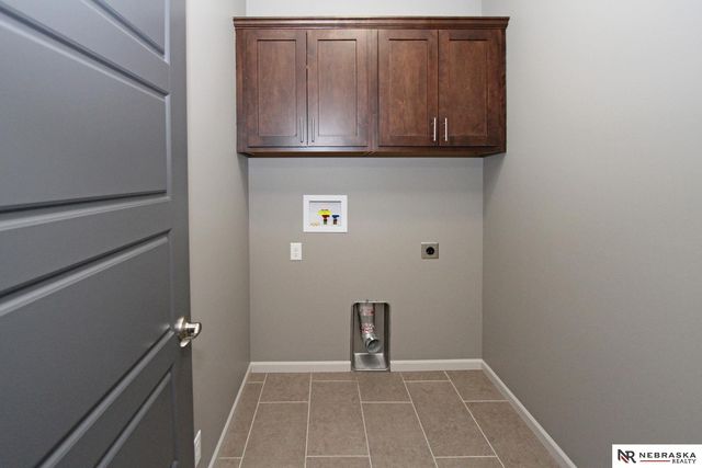 9465 Southern Sky Circle, Lincoln, NE 68505