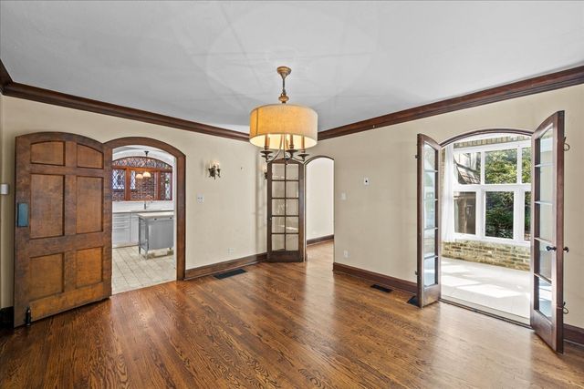 2401 Lawndale Avenue, Evanston, IL 60201