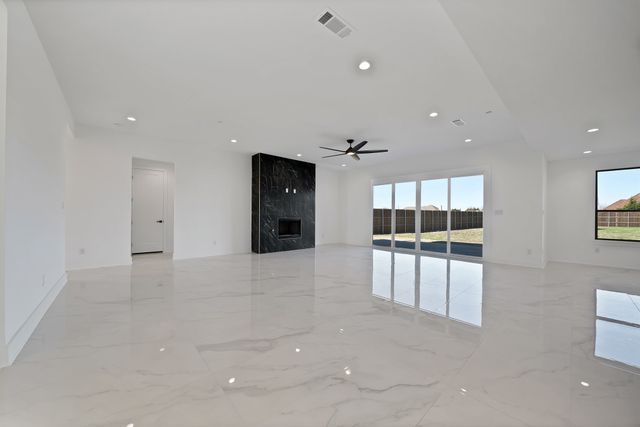 443 Whispering Way, Red Oak, TX 75154