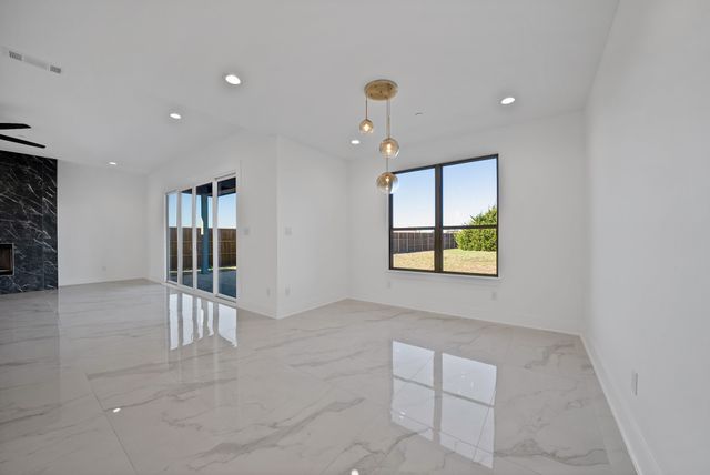 443 Whispering Way, Red Oak, TX 75154