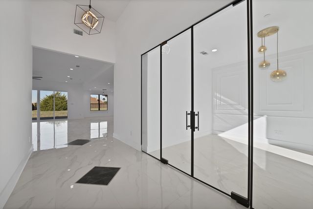 443 Whispering Way, Red Oak, TX 75154