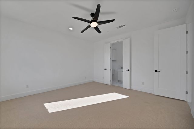 443 Whispering Way, Red Oak, TX 75154