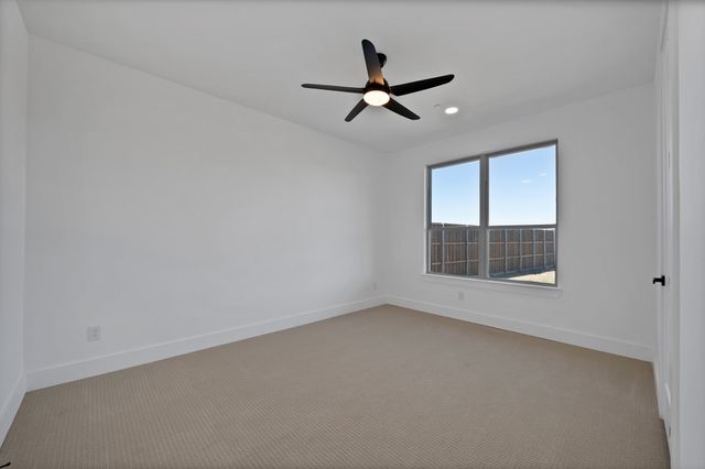 443 Whispering Way, Red Oak, TX 75154