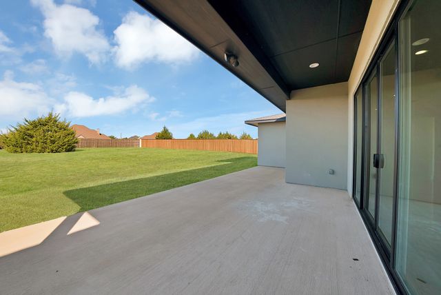 443 Whispering Way, Red Oak, TX 75154