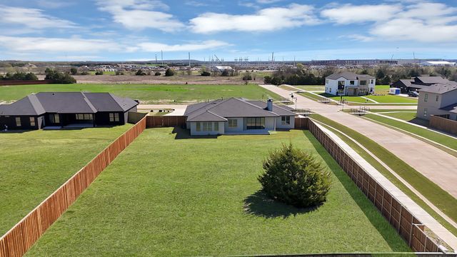 443 Whispering Way, Red Oak, TX 75154